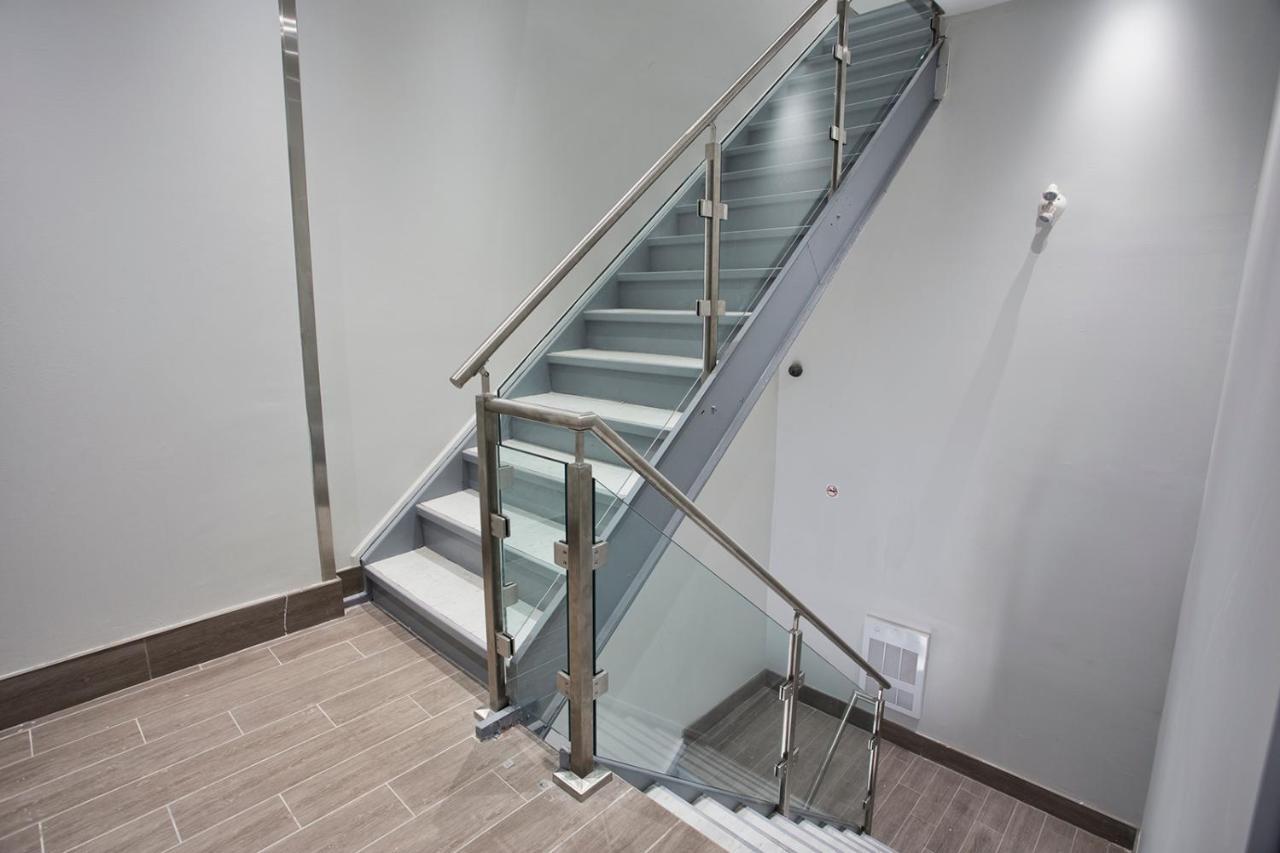 Toronto Rooms And Suites Екстериор снимка