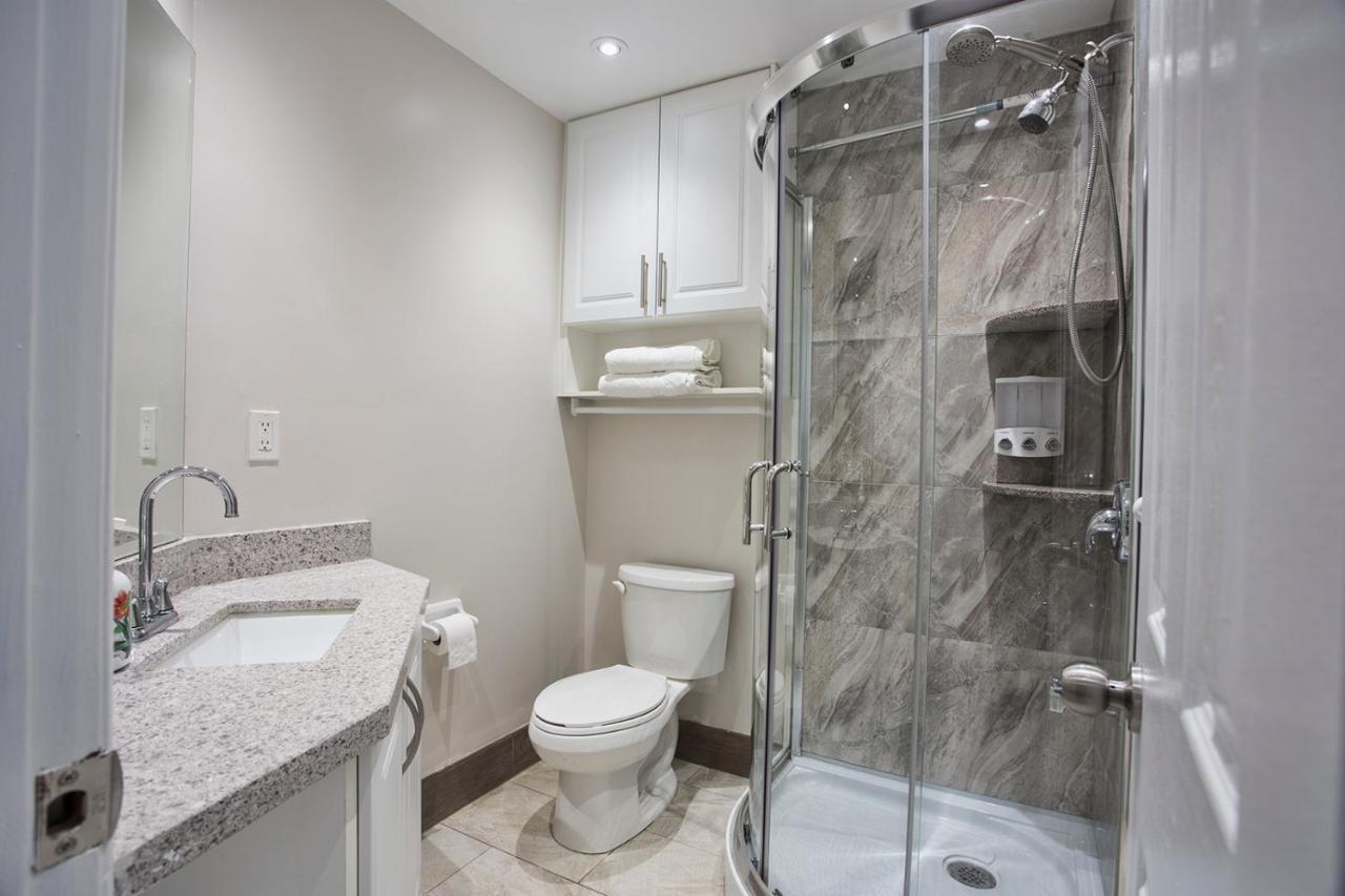Toronto Rooms And Suites Екстериор снимка