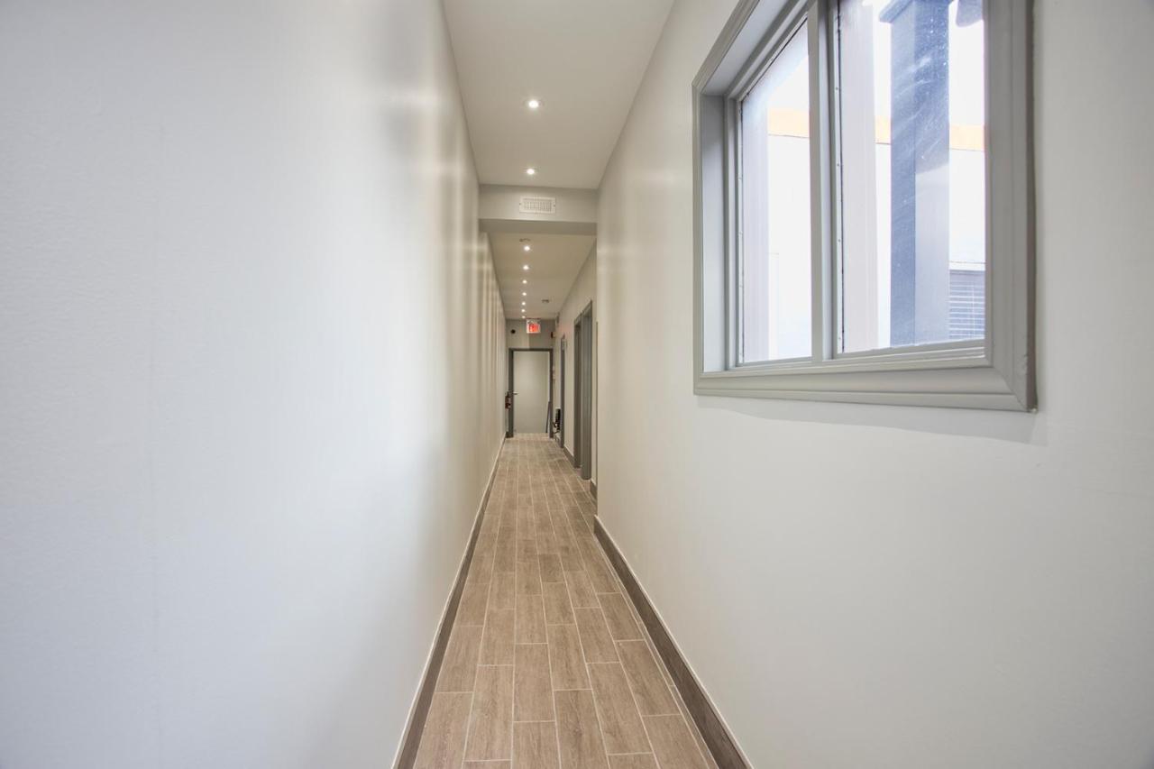 Toronto Rooms And Suites Екстериор снимка