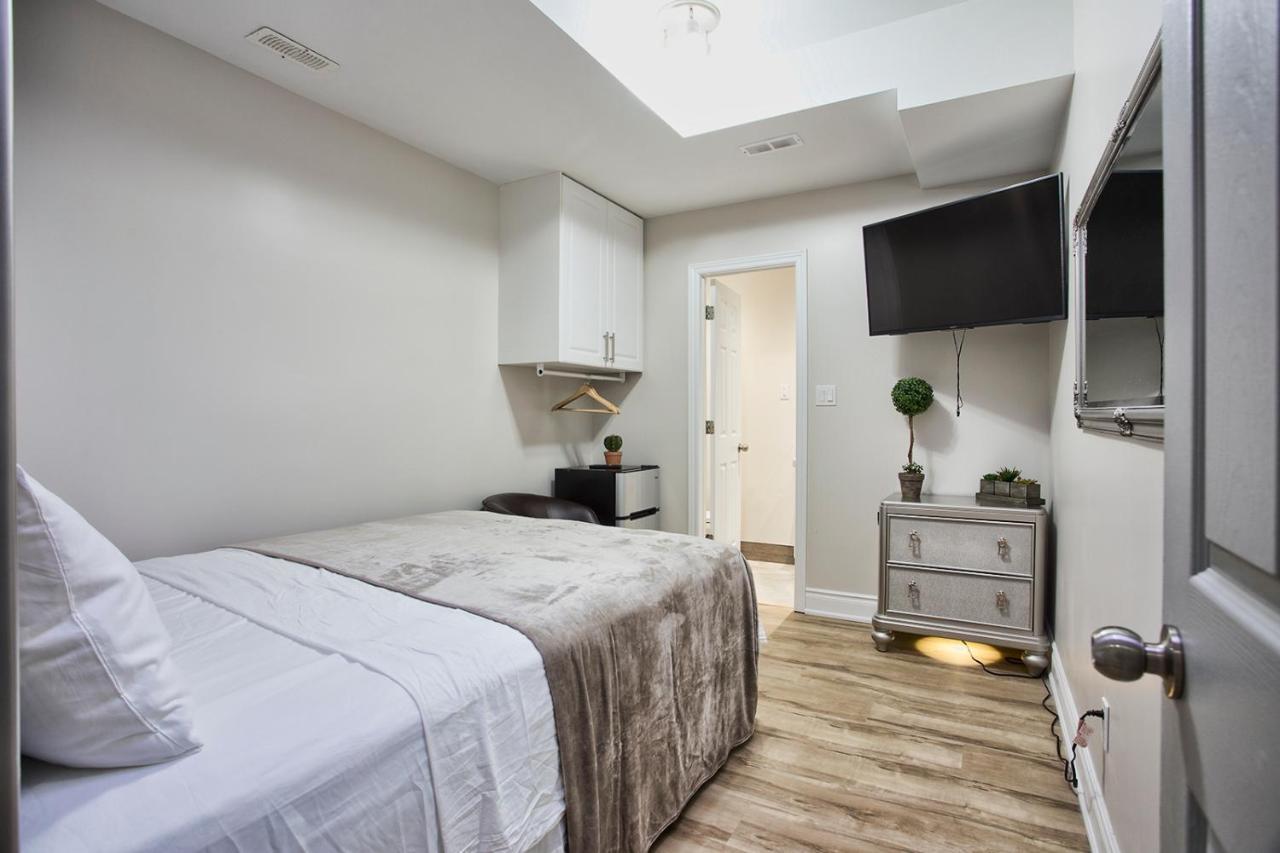 Toronto Rooms And Suites Екстериор снимка