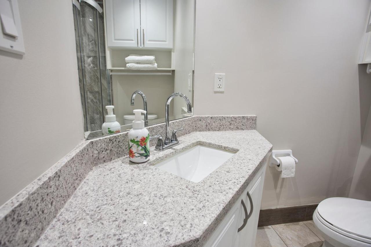 Toronto Rooms And Suites Екстериор снимка