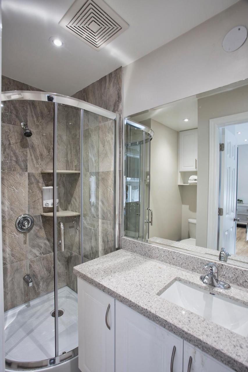 Toronto Rooms And Suites Екстериор снимка