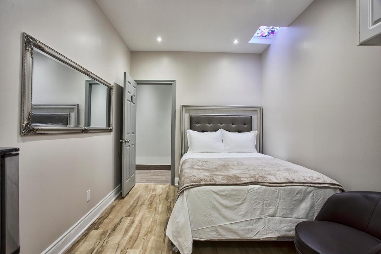 Toronto Rooms And Suites Екстериор снимка