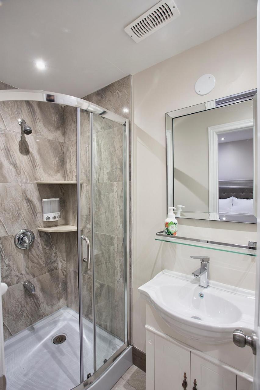 Toronto Rooms And Suites Екстериор снимка