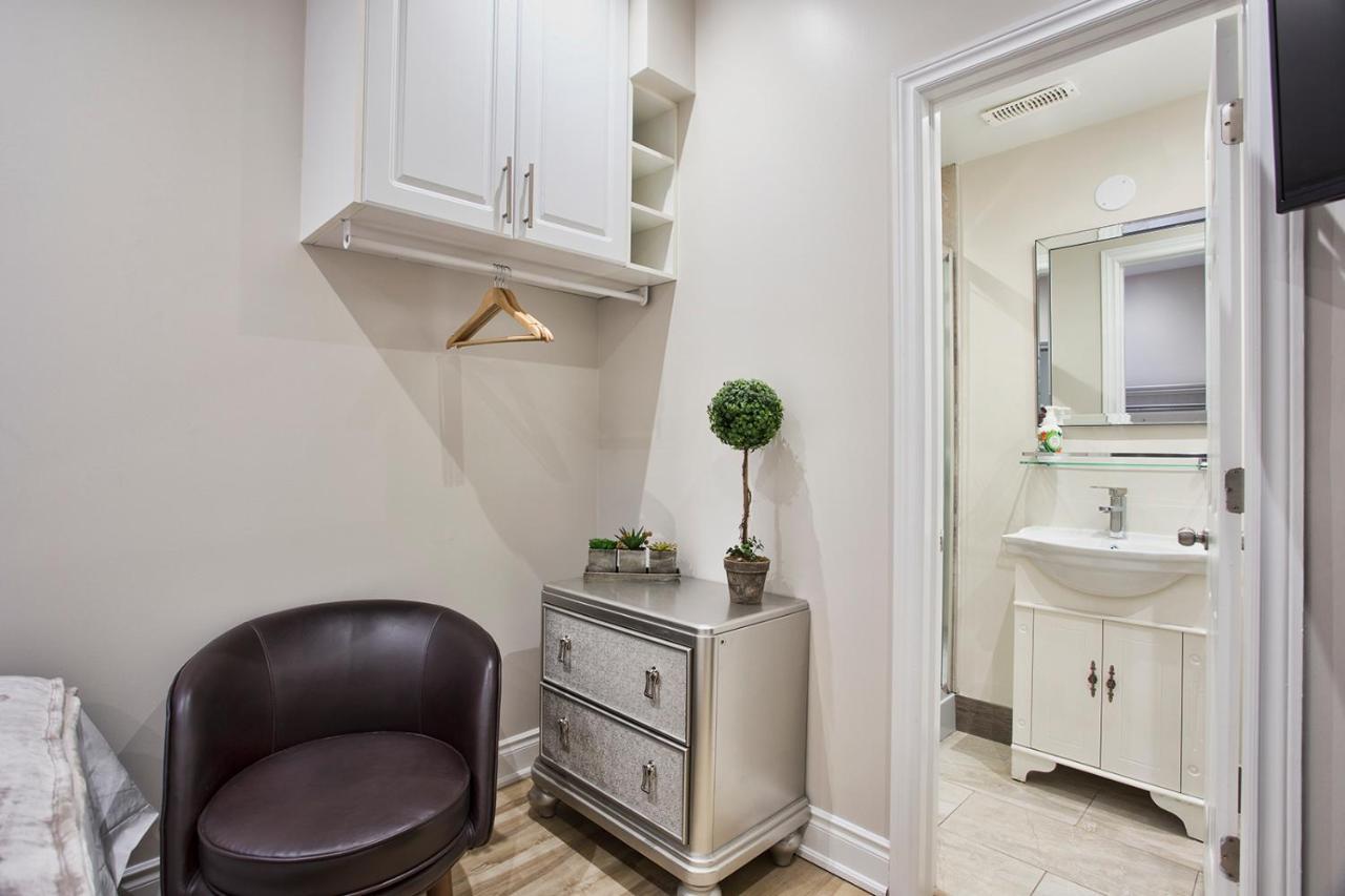 Toronto Rooms And Suites Екстериор снимка