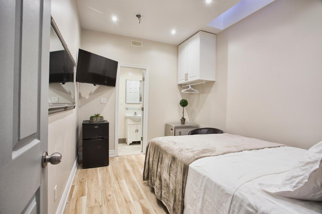 Toronto Rooms And Suites Екстериор снимка