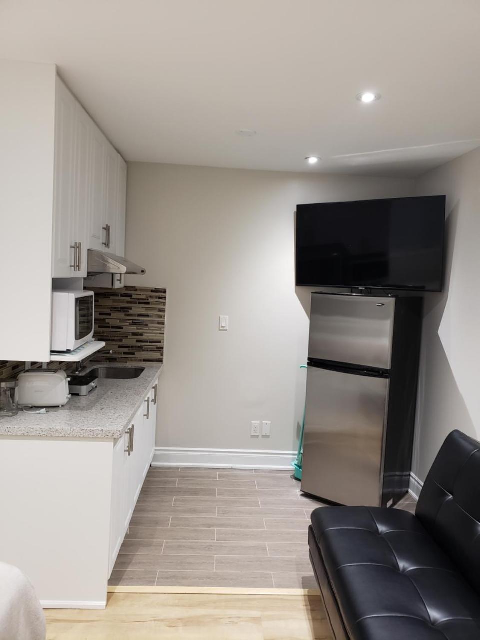Toronto Rooms And Suites Екстериор снимка