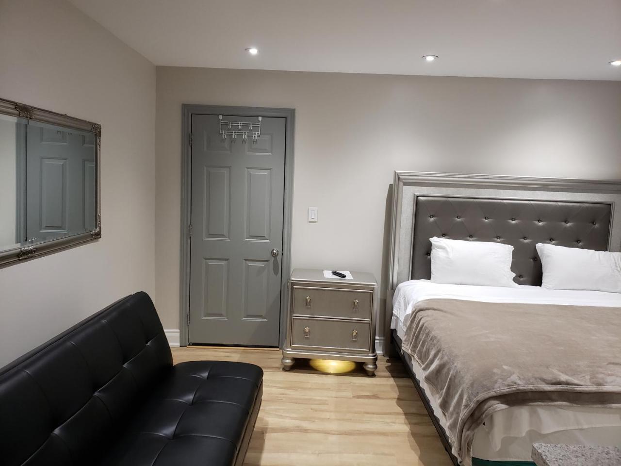 Toronto Rooms And Suites Екстериор снимка