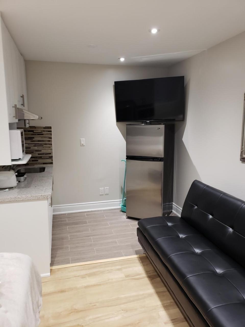 Toronto Rooms And Suites Екстериор снимка