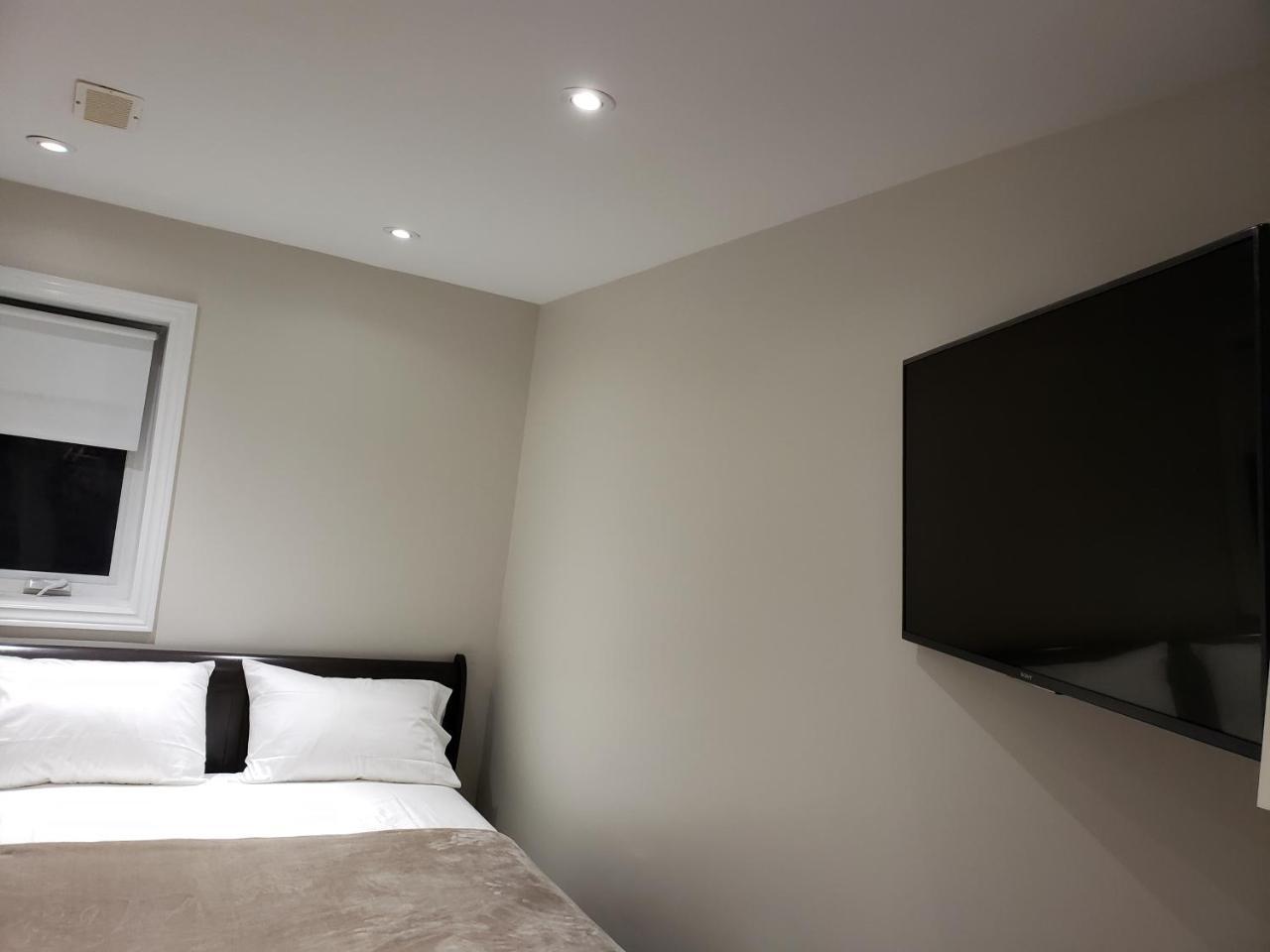 Toronto Rooms And Suites Екстериор снимка