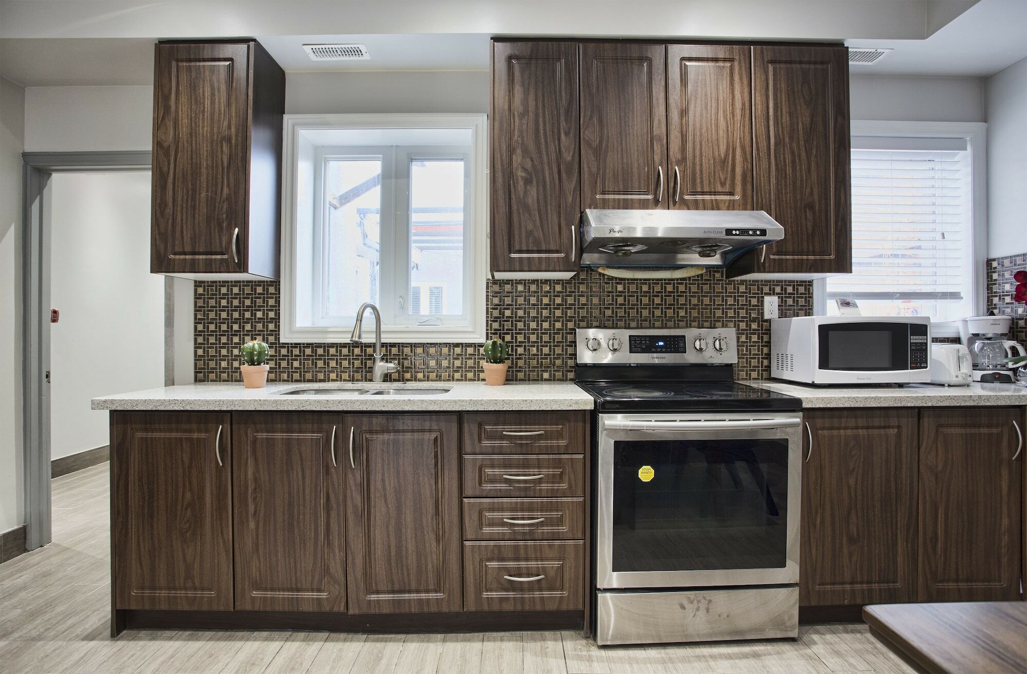 Toronto Rooms And Suites Екстериор снимка