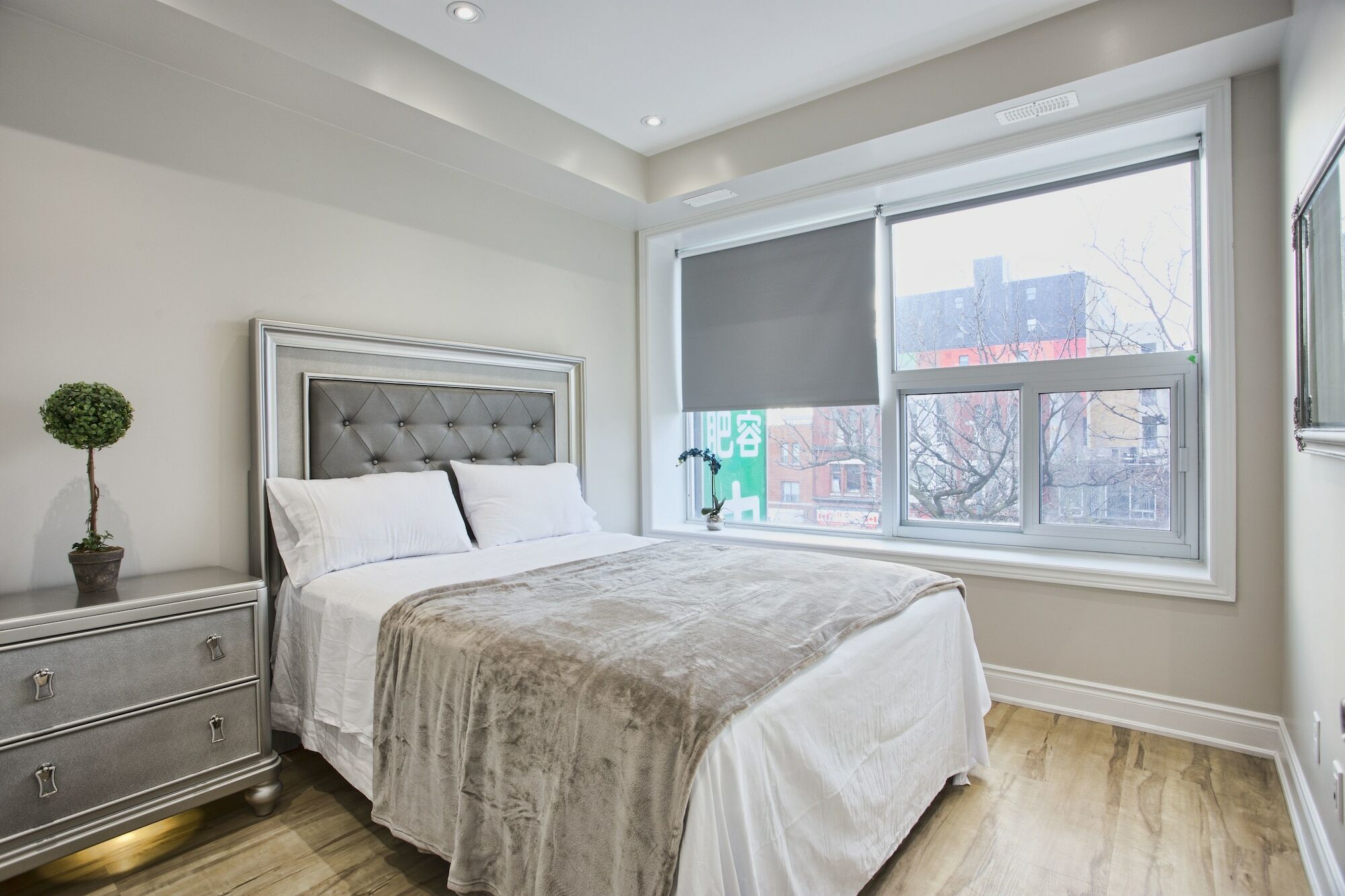 Toronto Rooms And Suites Екстериор снимка