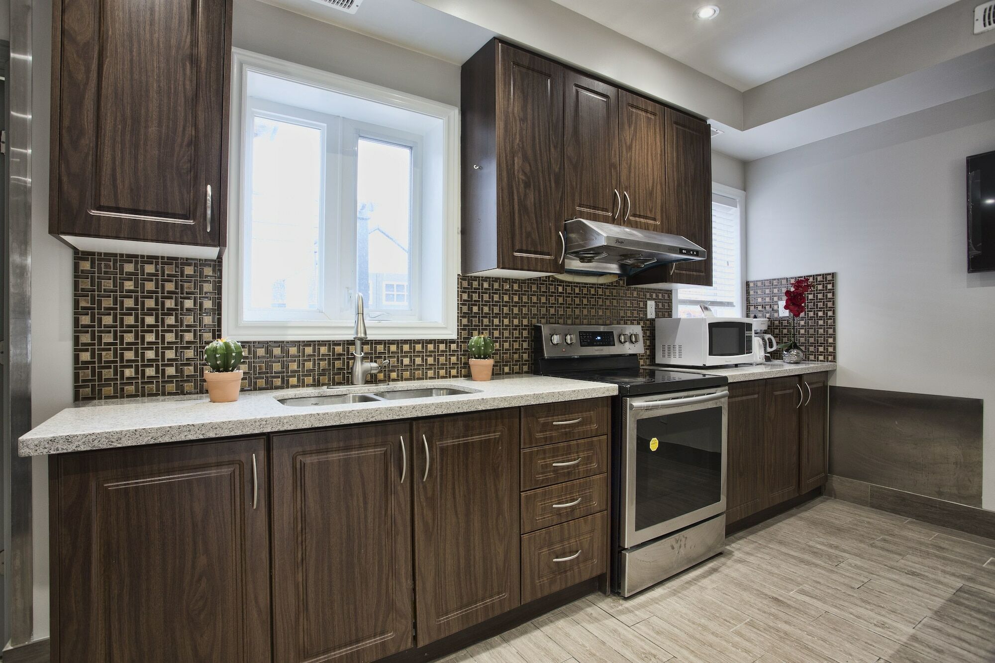 Toronto Rooms And Suites Екстериор снимка